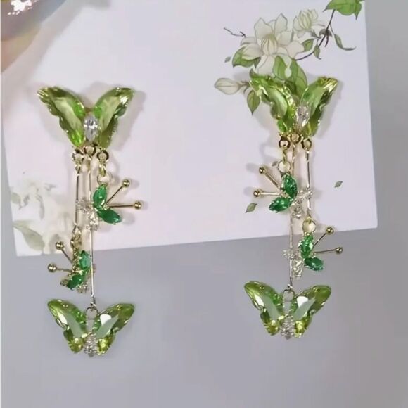 💚 Betsey Johnson Elegant Green Butterfly Dangle Earrings 💚 - Picture 4 of 6